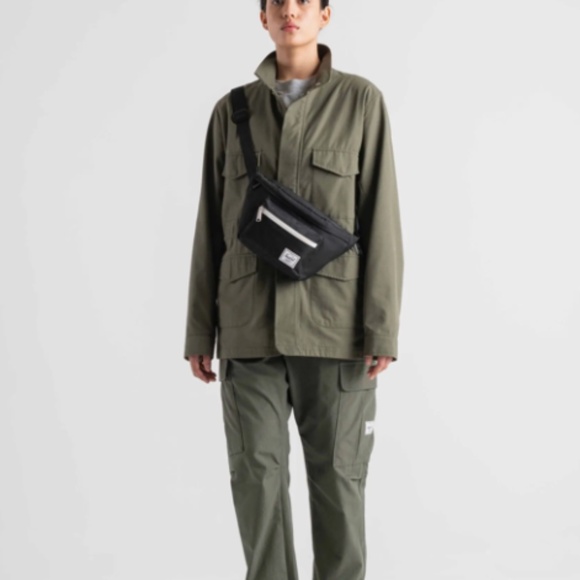 💐Herschel Seventeen Unisex Hip Pack Black - Picture 7 of 7